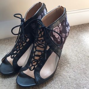NWT size 7.5 heels